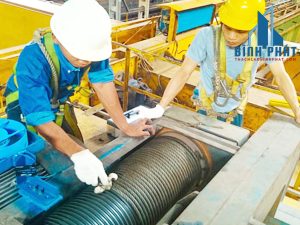 Thợ sửa cầu trục tại TPHCM